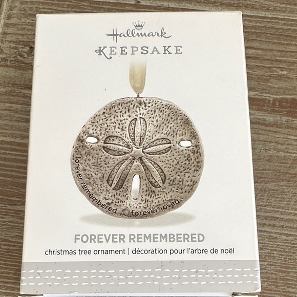 Hallmark Other - Hallmark Keepsake Sand Dollar Ornament in Metal